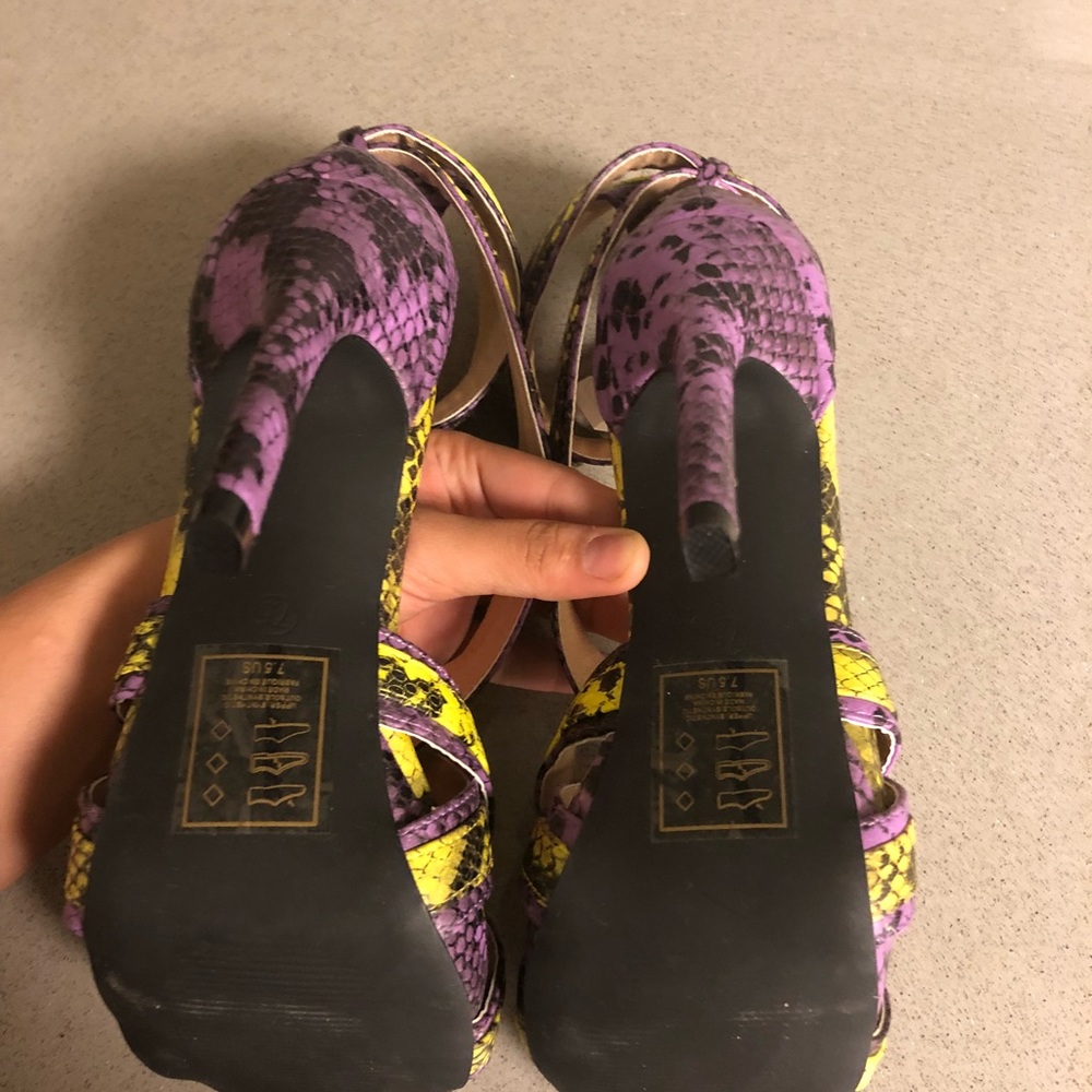 Shoes - Picture 4 of 4